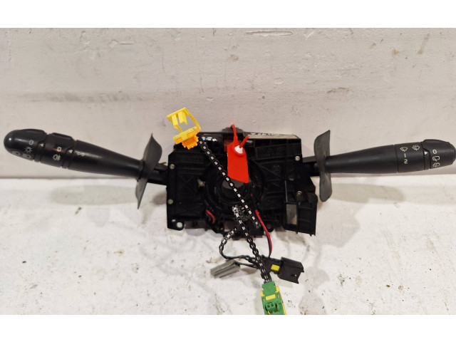 Ручка стеклоочистителей 8200058681 Renault Clio II