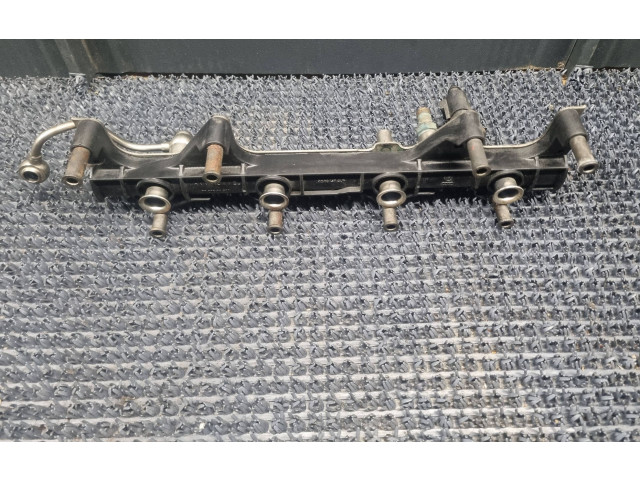 Топливная рампа 06D133317F Audi A3 S3 8P