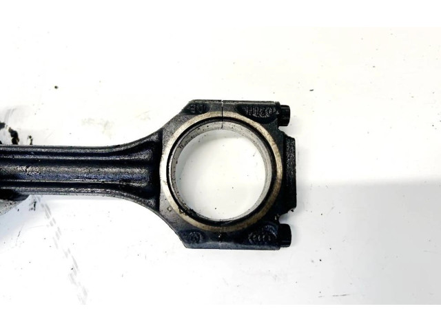  Поршень с шатуном    Volkswagen PASSAT B4  