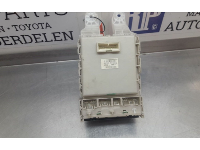 Pojistková skříňka 8273002150A, 02119B25 Toyota Auris 150 2012