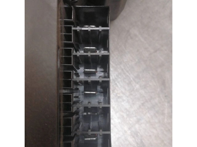 Блок предохранителей  A2115461341, 013948371   Mercedes-Benz E W211    