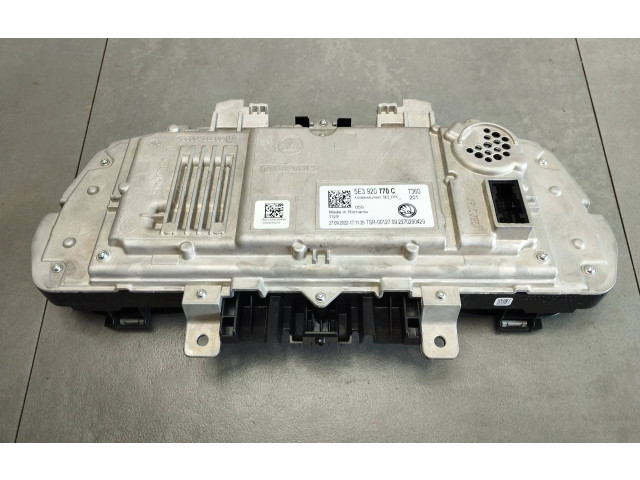 Спидометр (приборный щиток)     5E3920770C    Skoda Octavia Mk4 