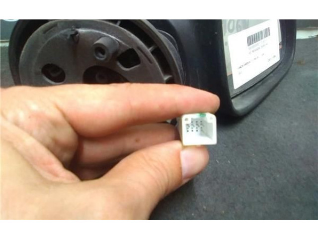 Зеркало (механическое) Dacia Sandero 2008 - 2012 года