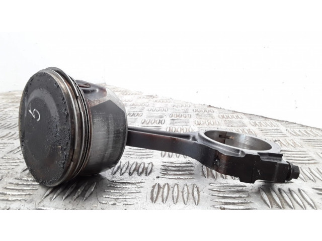 Píst    Saab 9-7X  pro benzínový motor 4.2  