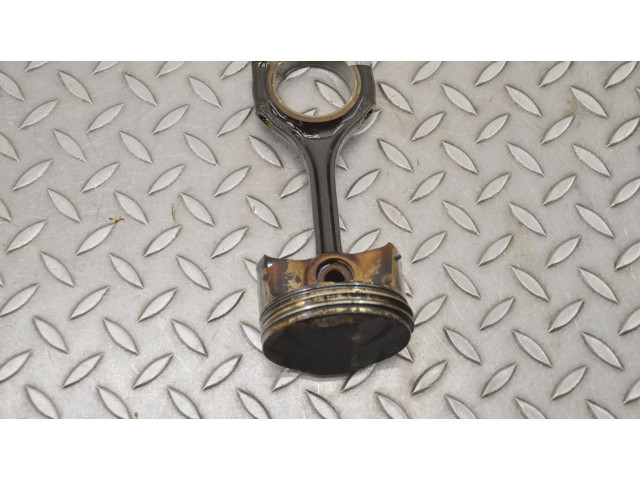 Píst 53236 Mercedes-Benz E W211 M 272.943