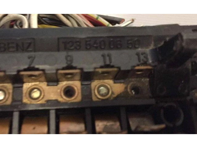 Блок предохранителей  1235400650   Mercedes-Benz W123    