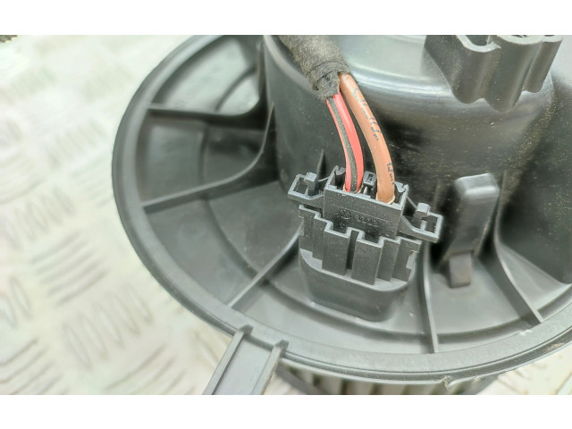 Вентилятор печки 1K1819015E Volkswagen Caddy