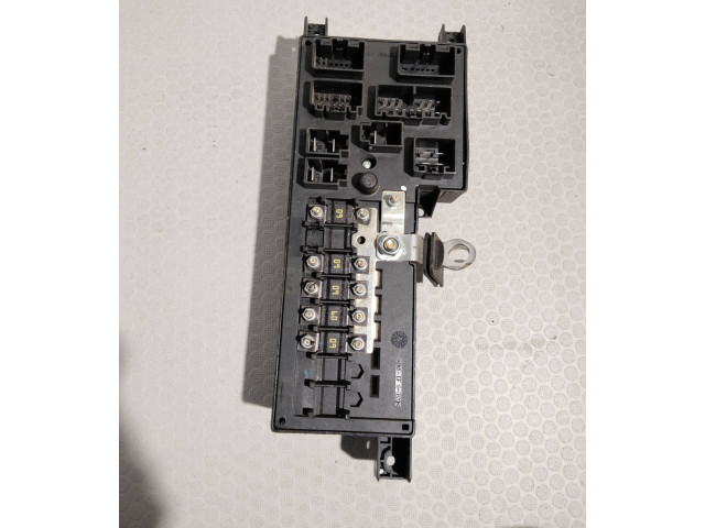 Блок предохранителей 8637841, 518717004   Volvo S80    