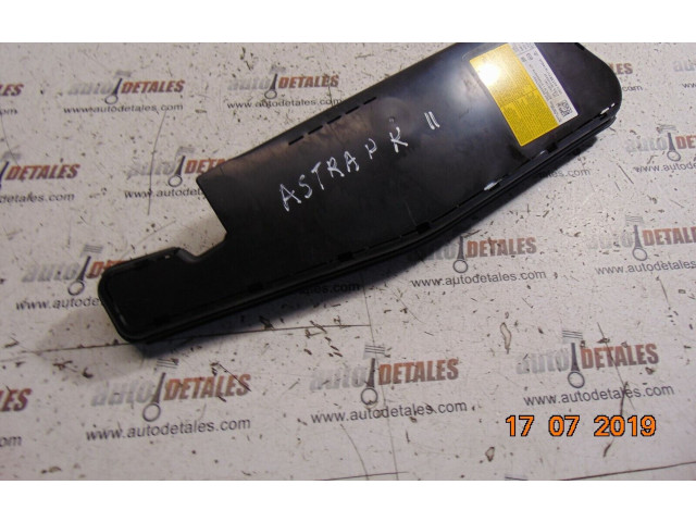 Блок предохранителей 13251381 Vauxhall Astra J