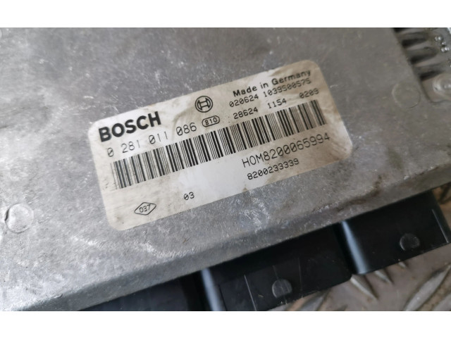 Блок управления двигателя 0281011086, 8200065994 Volvo S40, V40