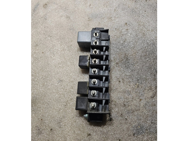   Pojistková skříňka 4A0941822, 896046   Audi A8 S8 D2 4D 1998