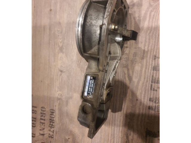 Vstřikovací lišta 051133353, 0438121076 Audi 100 S4 C4