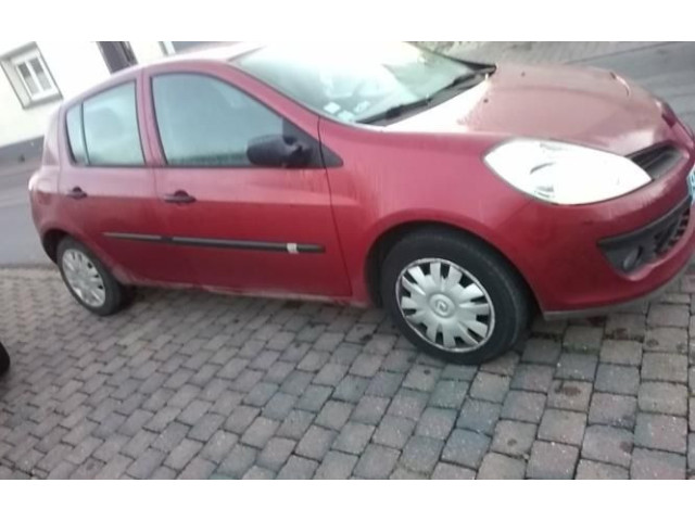 Ручка стеклоочистителей 8201590631 Renault Clio III