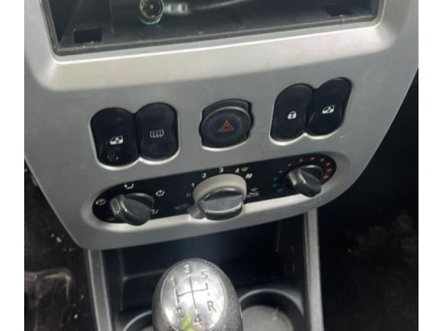 Моторчик заднего дворника 8200734582 Dacia Sandero