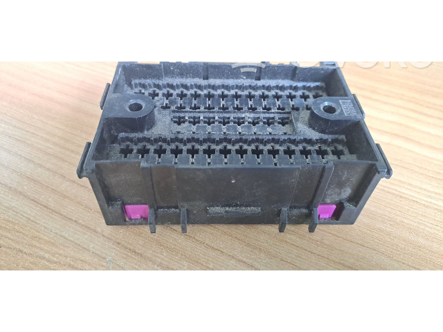 Блок предохранителей 7H0937617A   Volkswagen Transporter - Caravelle T5    