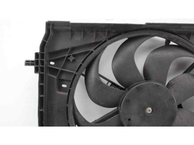 Вентилятор радиатора     214818009R    Renault Clio IV 