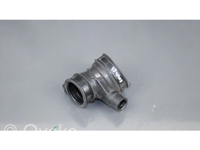 Другая деталь отсека двигателя