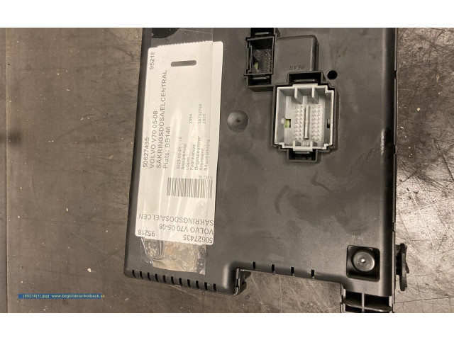 Блок предохранителей 30732769   Volvo V70    