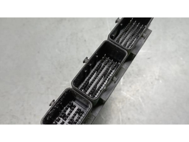 Блок управления двигателя 237102213R   Dacia Logan II