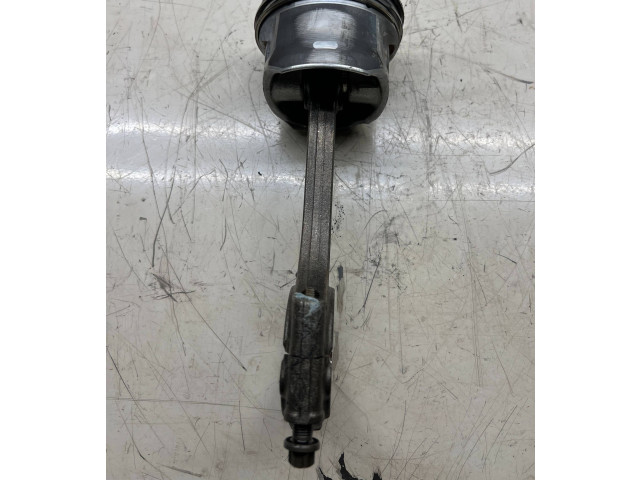 Поршень с шатуном 82L187    Volvo V40