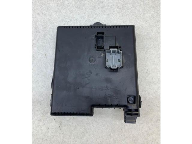 Блок предохранителей 30728512, 06W425   Volvo S60    