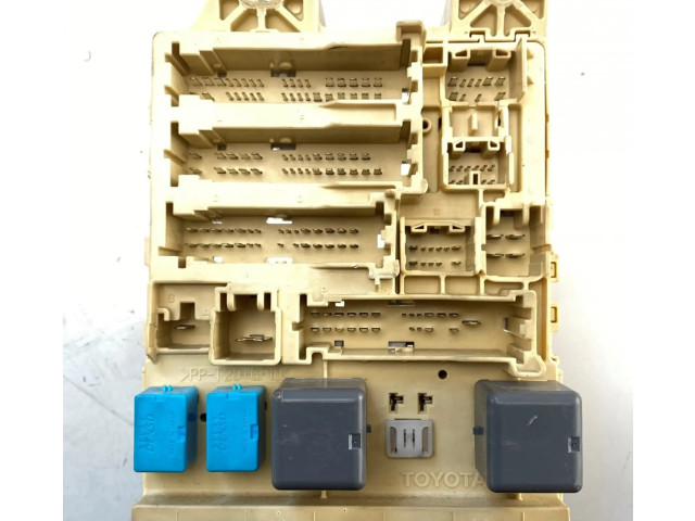   Pojistková skříňka    Toyota Harrier II XU30 2007
