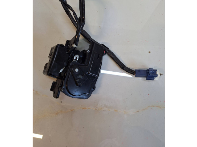 Zámek zadních dveří Toyota Prius (XW30) 2013