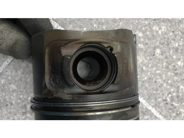 Píst 084088 BMW 5 E60 E61 pro naftový motor 0.0