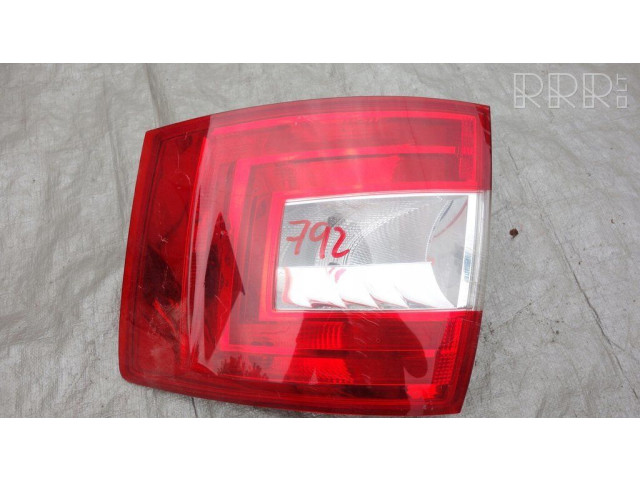 Задний фонарь в кузове