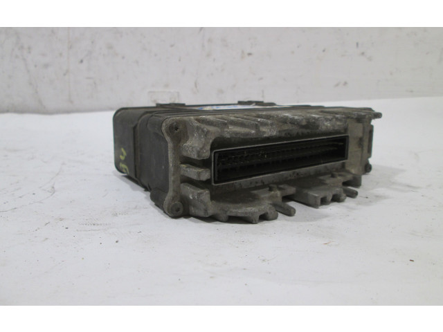 Řídící jednotka 032906030M   Volkswagen Golf III 1996