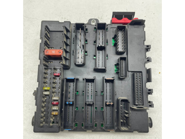 Блок предохранителей 519045017, 00022529 Vauxhall Vectra C