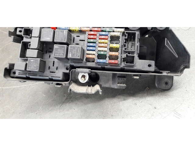 Блок предохранителей  9494210   Volvo XC90    