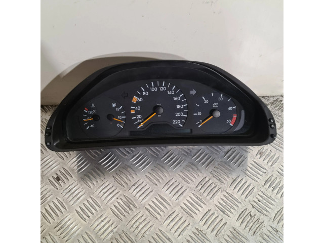 Přístrojová deska Mercedes-Benz E W210 2000 2105401248