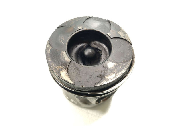 Píst Volvo XC90 D5244T18