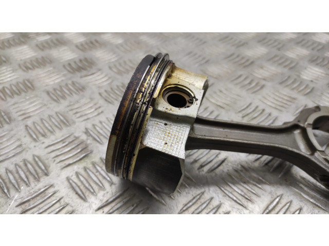 Поршень с шатуном Nissan 370Z для бензинового двигателя 3.7