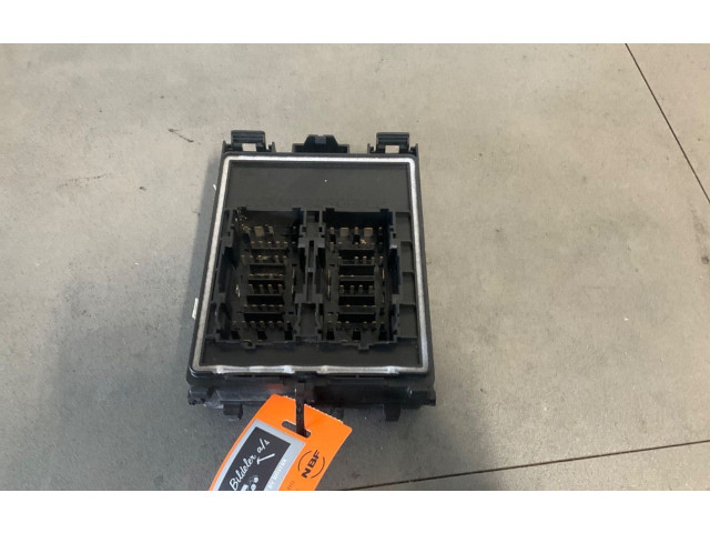 Блок предохранителей 2405818, KT1T-14A094-AF Ford Transit - Tourneo Connect