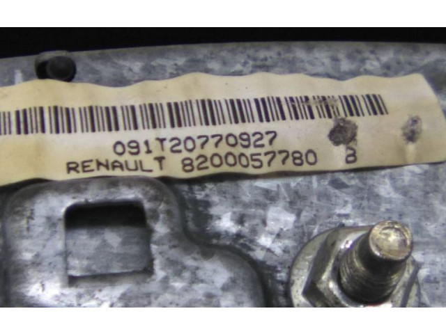 Подушка безопасности водителя 8200057780   Renault Clio II