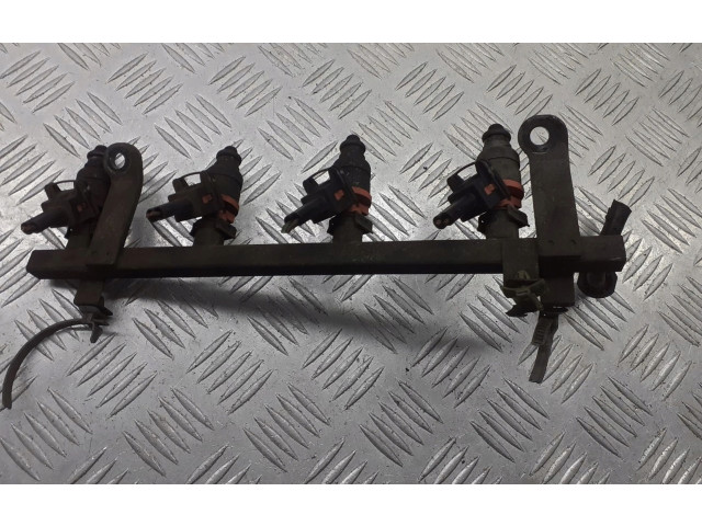 Vstřikovací lišta Toyota Corolla E110