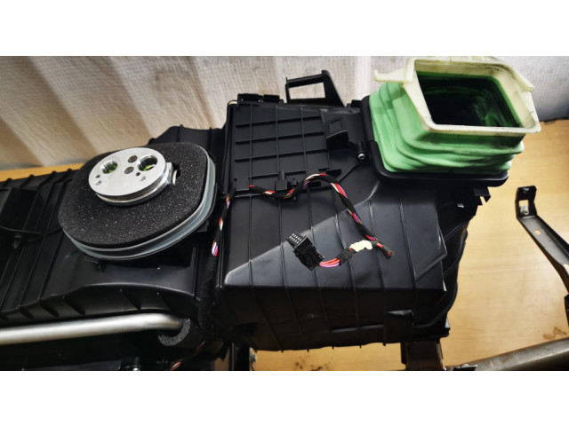 Балка крепления панели