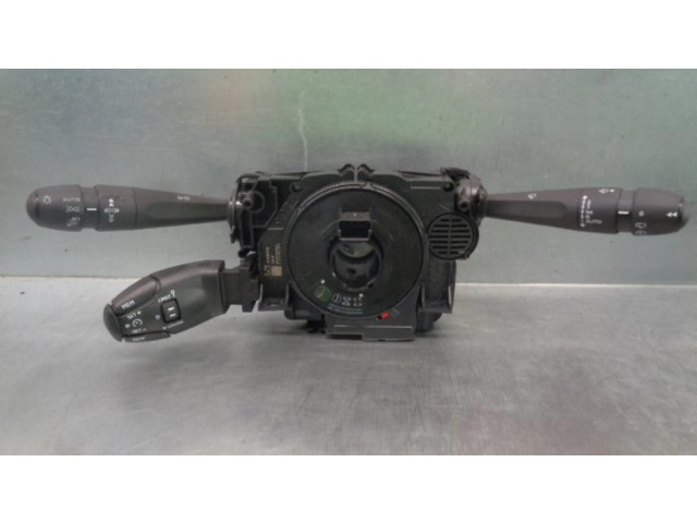 Петля (петли) капота двигателя