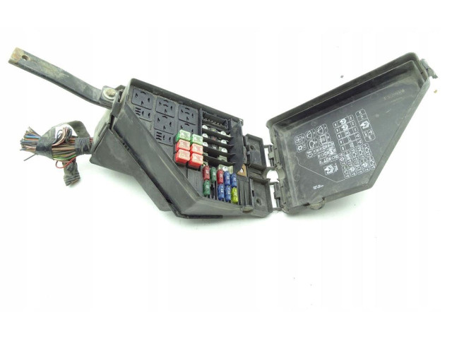 Блок предохранителей YQE103111 Rover 75