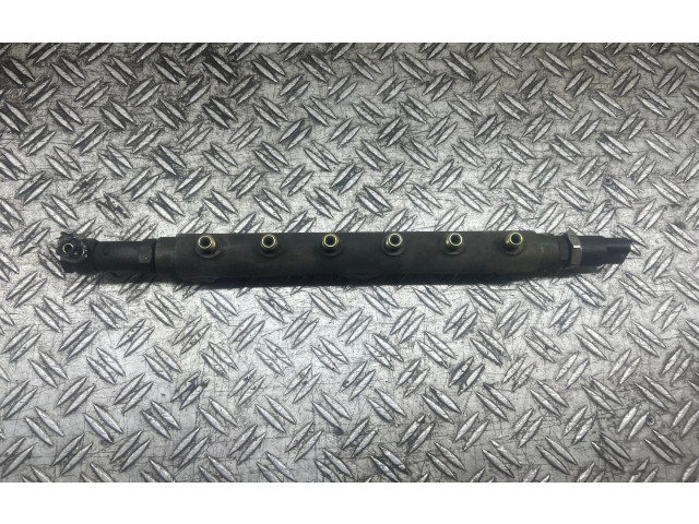 Топливная рампа 8658252   Volvo V70  