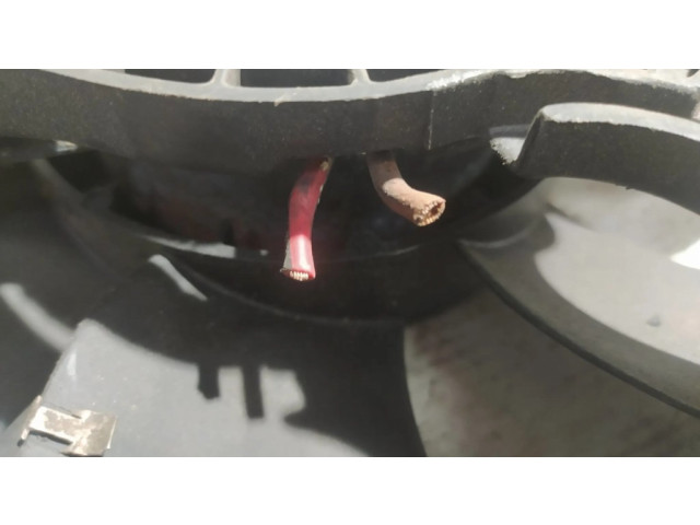 Топливная рампа 8J0035223B   Audi TT Mk1  