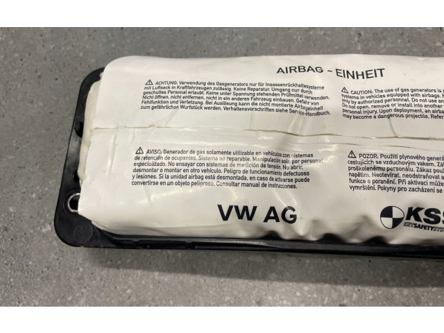 Подушка безопасности водителя    Skoda Octavia Mk3 (5E)