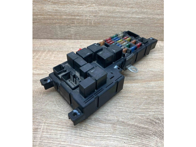 Блок предохранителей 8637841 Volvo S80