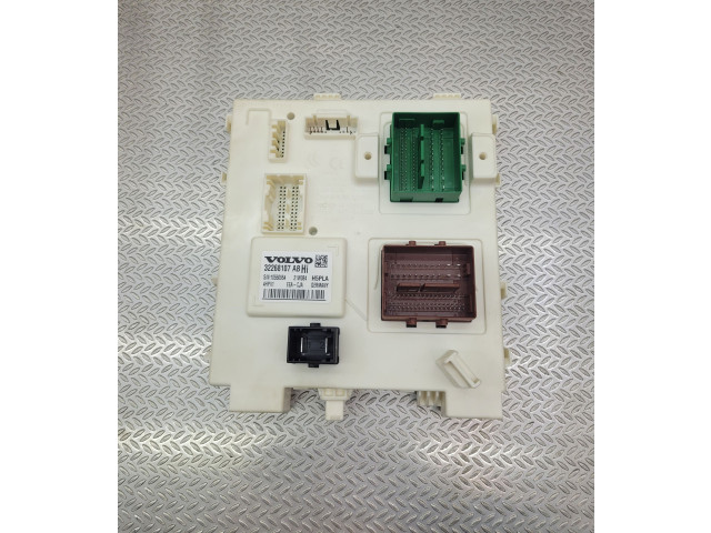 Блок управления 32268107 Volvo XC40
