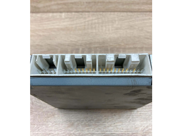 Блок управления двигателем Блок управления F2D318881 Mazda 626