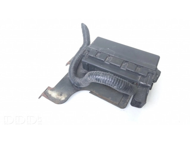 Блок предохранителей  7154713830, 24382EG002   Nissan Juke I F15    