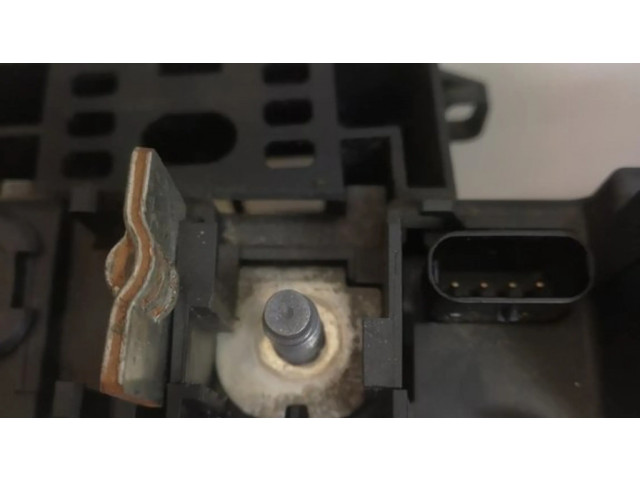 Узел подключения плюсовых проводов