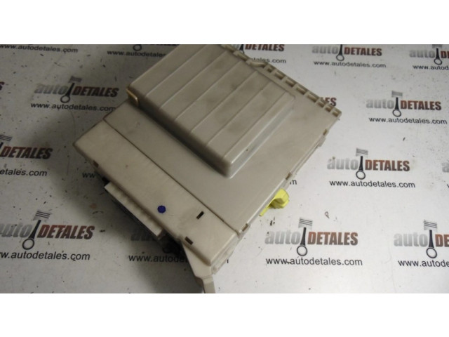 Блок предохранителей  8273053023   Lexus IS 220D-250-350    